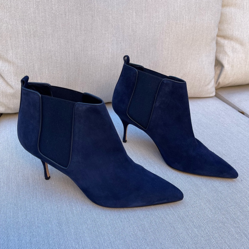 NEW MANOLO BLAHIK DILDI Suede Ankle Boots